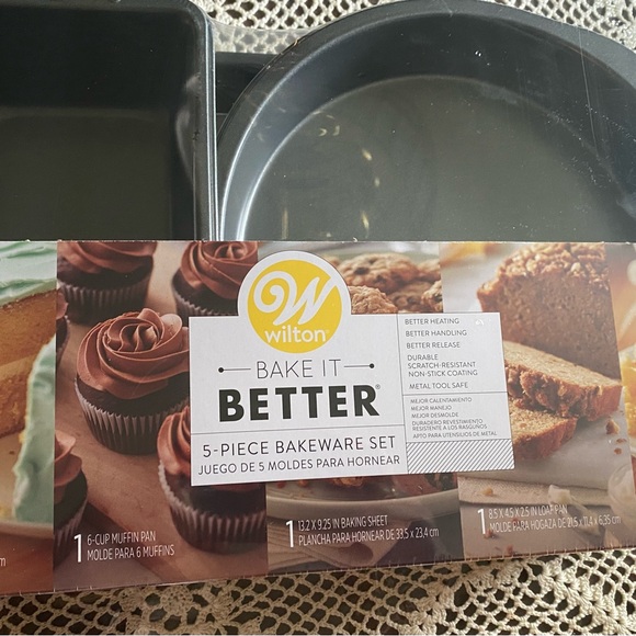 Wilton Baking Set - Picture 3 of 6